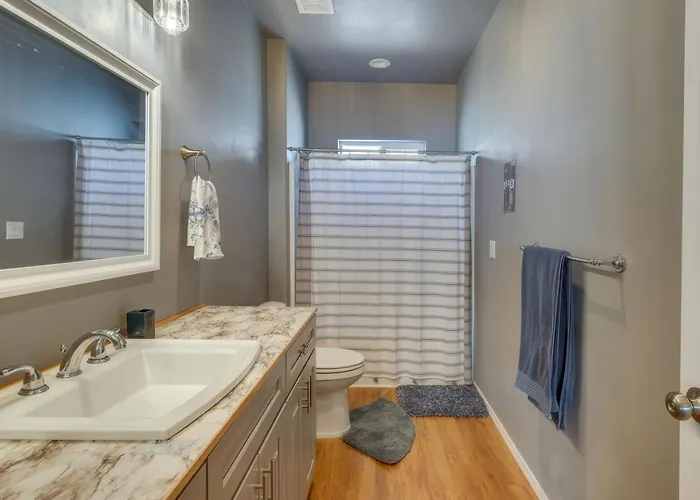 Holiday home 3br 2ba W Patio Fire Pit Kingman