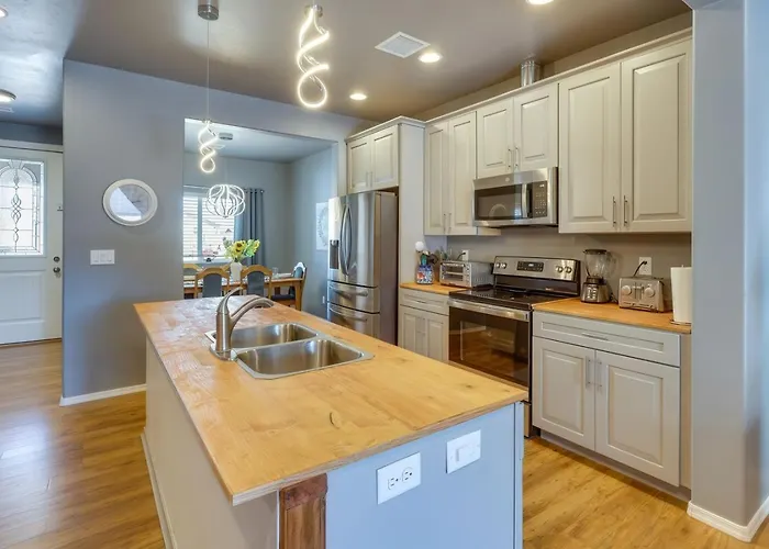 3br 2ba W Patio Fire Pit *
